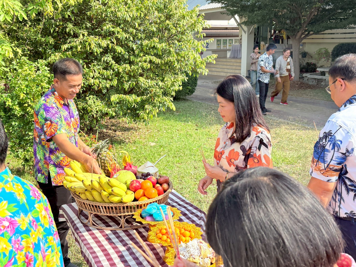 title - ส.ป.ก. ยโสธร จัดพิธีเจริญพระพุทธมนต์ทำบุญถวายภัตตาหารเพลแด่พระสงฆ์ พิธีสักการะศาลเจ้าที่และสิ่งศักดิ์สิทธิ์ประจำสำนักงาน เนื่องในเทศกาลวันขึ้นปีใหม่ไทย